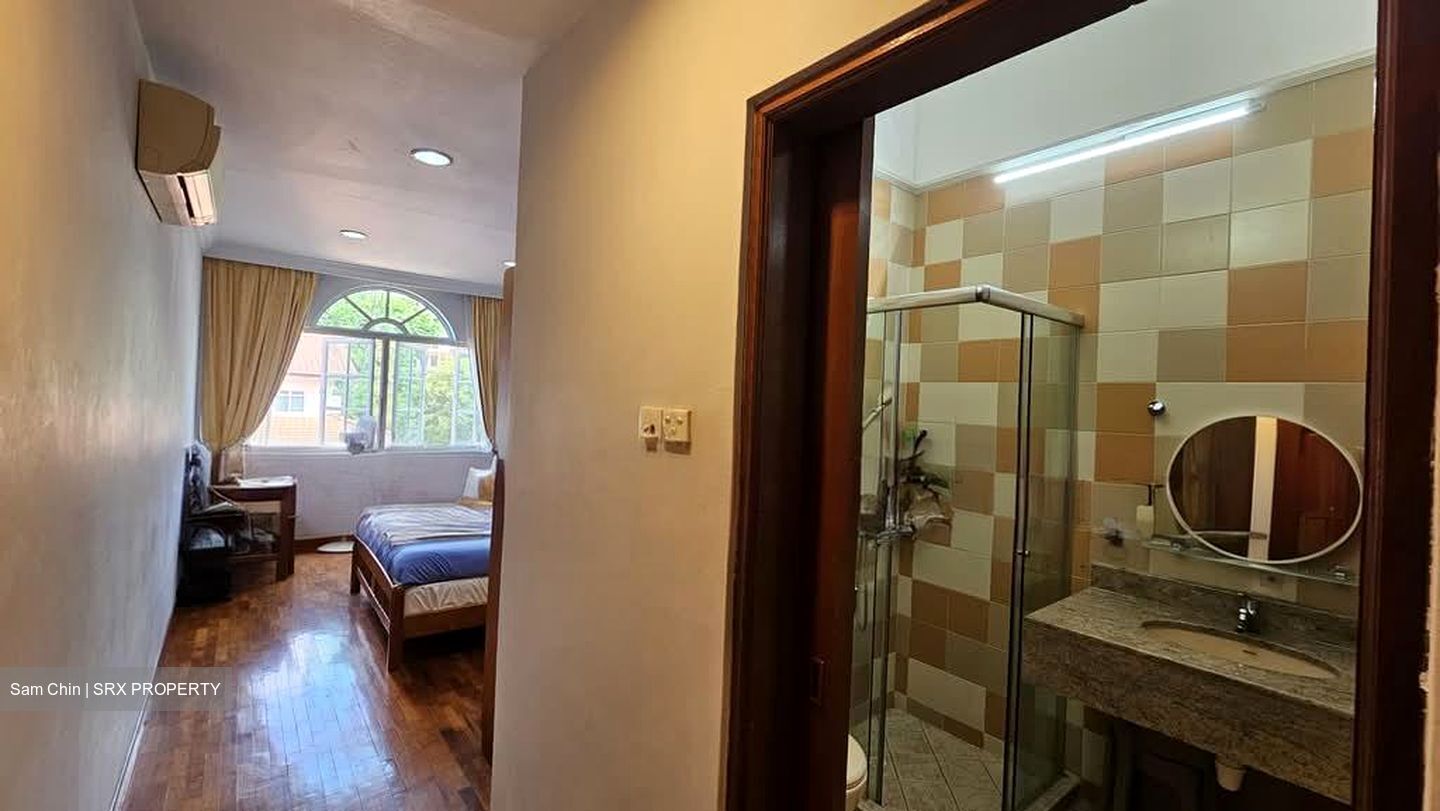 Mayflower Gardens (D20), Terrace #564994261
